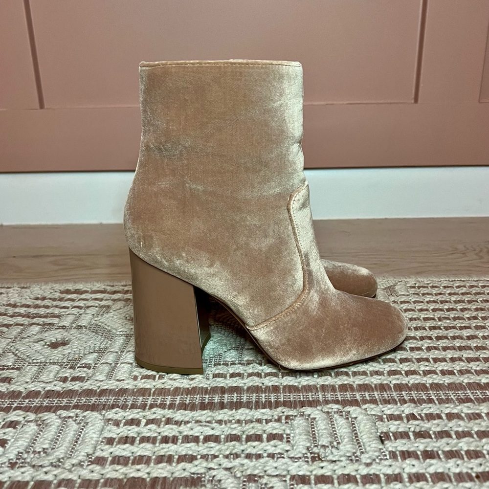 Nine West Blush Pink Velvet Booties Block Heel- size 7.5